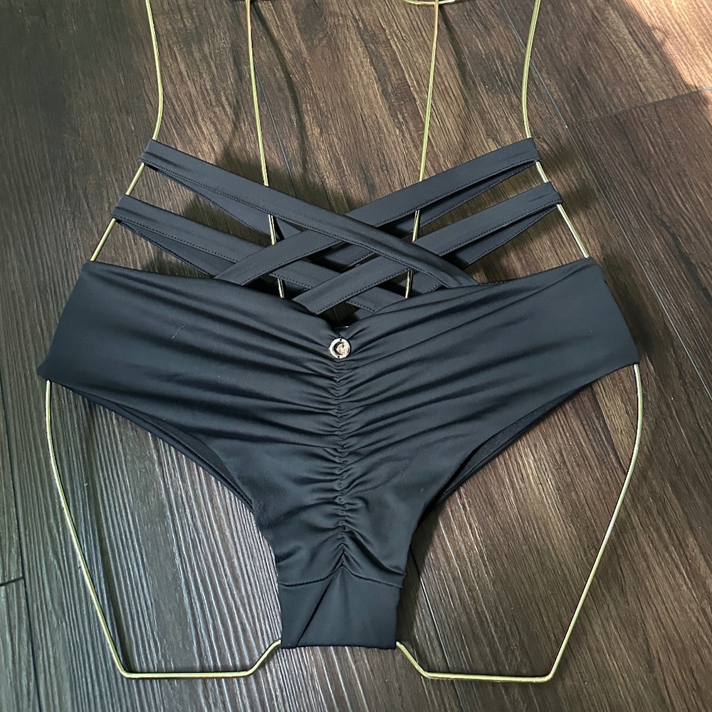 🔥 LunaLae Double-Strap Scrunch-Bum Dance/Pole Wear Shorts | Curve-Enhancing 🔥